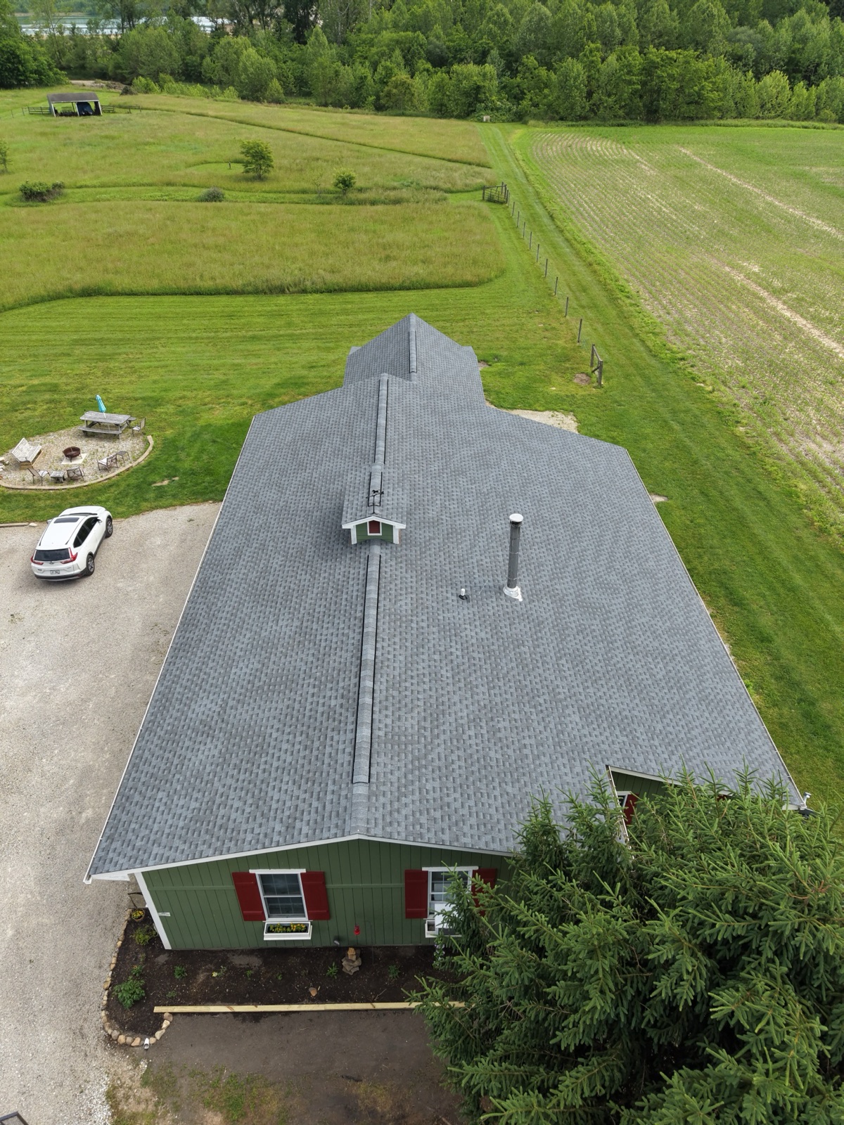 The new roof from above, every course straight and sealed